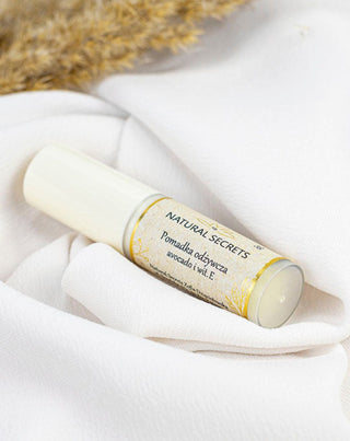 Rouge à lèvres nourrissant au beurre de karité de Natural Secrets pour régénérer les lèvres gercées - 2