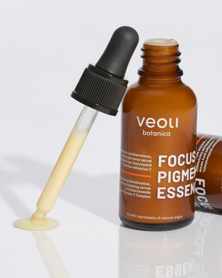 Sérum pour la décoloration de la peau à la niacinamide et à la vitamine C Focus pigmentation essence Veoli Botanica