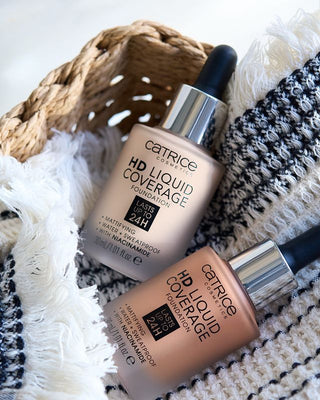 Fond de teint couvrant HD Liquid Coverage qui tient jusqu'à 24 heures sand beige 030 Catrice