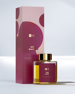 Diffuseur de parfum dans un flacon en verre avec des bâtonnets en rotin naturel au parfum de rose et de vanille HiSkin - 1