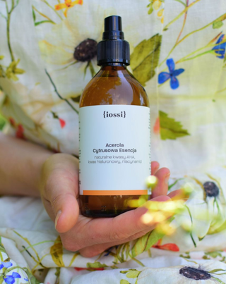 Tonique pour le visage aux agrumes à base d'acides AHA, d'huiles naturelles et de niacinamide 200ml Acerola Iossi