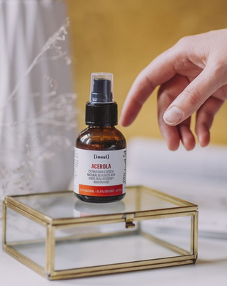 Tonique pour le visage aux agrumes à base d'acides AHA, d'huiles naturelles et de niacinamide Acerola Iossi