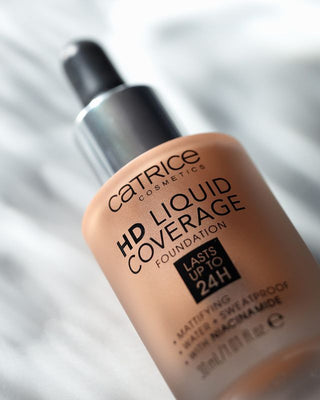 Fond de teint couvrant HD Liquid Coverage qui tient jusqu'à 24 heures warm beige 040 Catrice