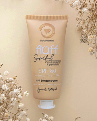 Crème pour le visage avec écran solaire SPF 50 pour unifier le teint Fluff