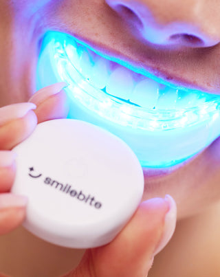 Kit de blanchiment des dents avec une lampe et un gel de blanchiment Light & Bright Smilebite