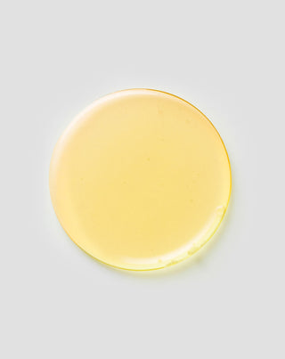 L'huile capillaire et de cuir chevelu au romarin de Saint Éternité nourrit et stimule la croissance des cheveux.