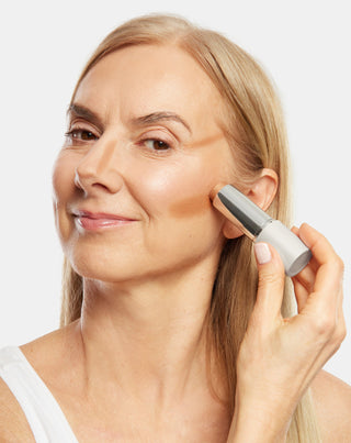 Bronzer en stick pour le contouring du visage pour peaux matures 50+ Aggie - 4