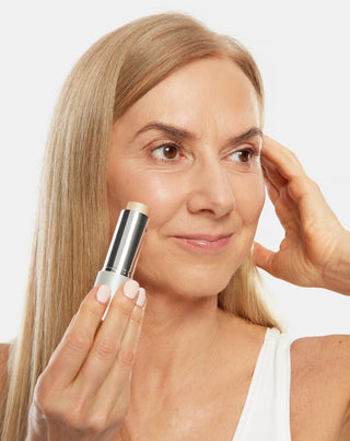 Highlighter en stick à l’huile de ricin et au beurre de karité pour les peaux matures 50+ Aggie - 3