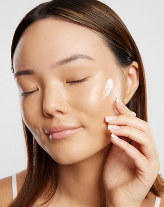 Crème de nuit hydratante pour le visage au beurre de cacao, à l’huile de tsubaki et à l’aloe vera Uddo - 2