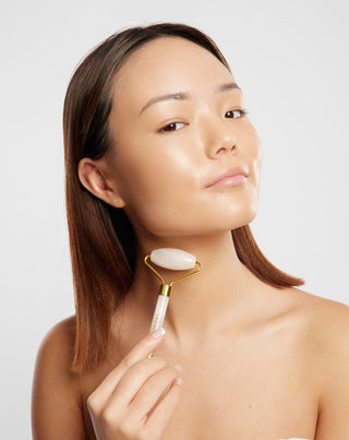 Rouleau de massage pour le visage en jade blanc pour réduire les cernes et les poches Uddo - 2