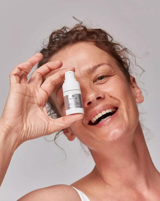 Sérum liftant pour les yeux et les paupières avec 10% de complexe peptidique et des céramides BasicLab - 2