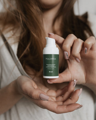 Crème anti-âge pour les yeux à effet éclaircissant à base de thé Matcha Polemika - 2