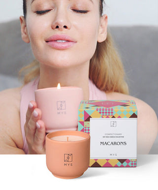 Bougie de soja au parfum de macarons français dans un récipient en céramique Mys