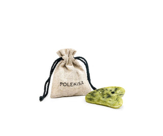 Plaque de massage Gua sha en jade dans un sac en coton recyclé Polemika - 1