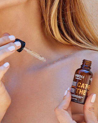 Gouttes bronzantes incolores pour le visage et le décolleté Catch the sun Veoli Botanica - 2