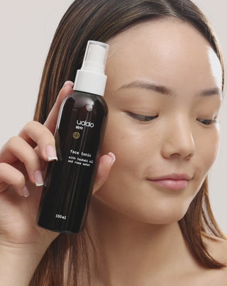 Tonique pour le visage à l'huile de tsubaki et à l'eau de rose Uddo - 2