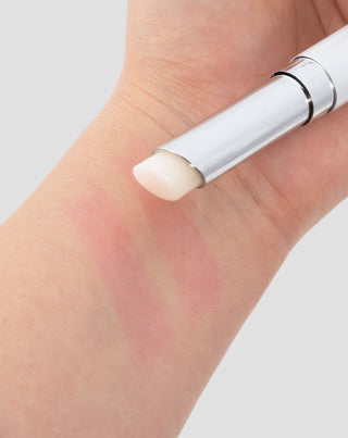 Rouge à lèvres changeant de couleur à l’acide hyaluronique et à la vitamine E Aggie - 2