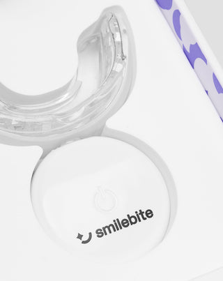 Smilebite Light &amp; Bright LED Kit de blanchiment des dents + Whitesmile Serum™