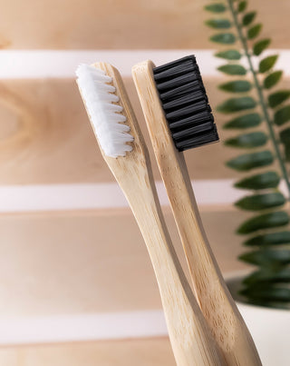 Brosse à dents en bambou, poils blancs en nylon adaptée aux végétaliens - Smilebite