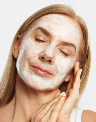 Masque de visage à effet liftant, à l&#39;huile de macadamia et à la vitamine E pour la peau 50+ Aggie