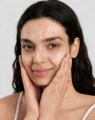 Gommage visage pour peau acnéique à la niacinamide, au panthénol, aux BHA et aux microgranules Anti-Acne Orphica Clinic 100 ml - 2
