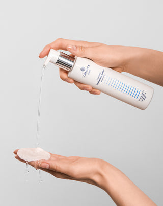 Solution micellaire pour démaquillage et nettoyage pour peau sensible et acnéique à l'urée, à l'acide hyaluronique et à l'acide glycolique Cleansing Orphica Clinic 200 ml - 2