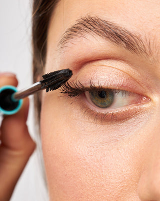 Mascara épaississant, bouclant et allongeant XL UP d'Orphica - 2